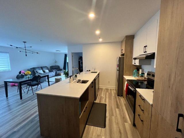 ✨ Immense 4 ½ de 1141 pieds carrés disponible dès maintenant ✨