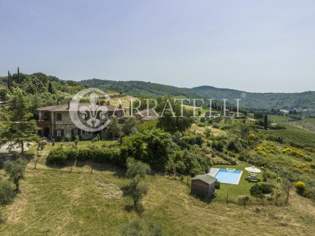 Immerso nelle colline chiantigiane, antico casale in pietra. 1200m² Greve in Chianti