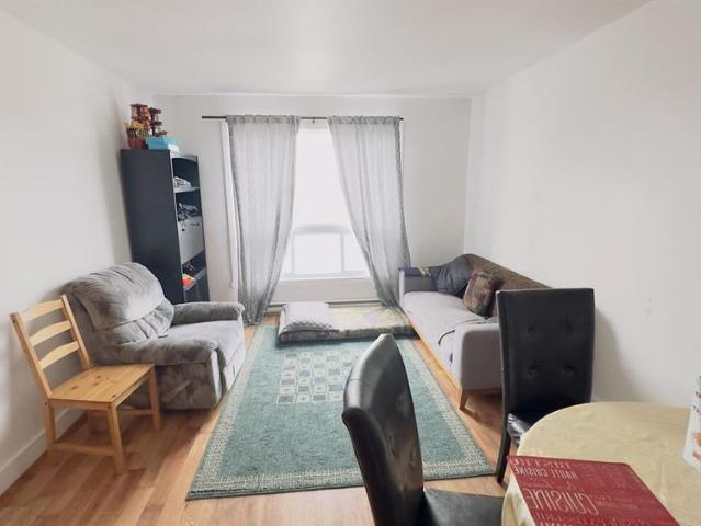 Immeuble 475 7e Avenue 4 1/2 à Louer