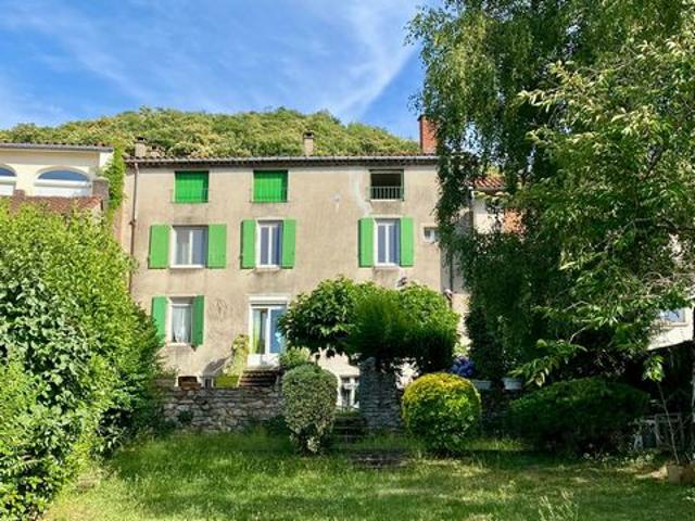 Immeuble 4 logements avec jardin attenant