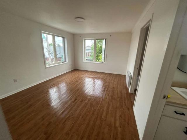 Immeuble 64 70 Rue Saint Georges 4 ½ à Louer Windsor