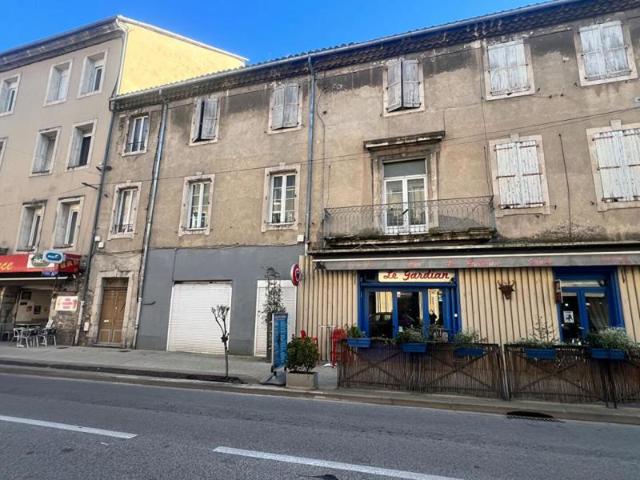 Immeuble 7 appartements et 2 commerces