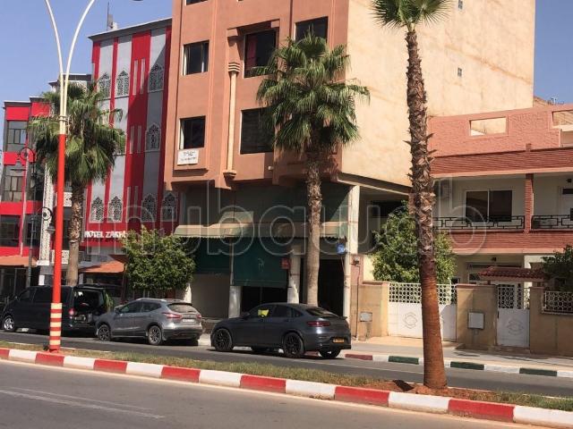 Immeuble 8 apts avec grand local commercial