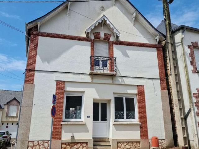 Immeuble 9 pièces Ahuillé 53
