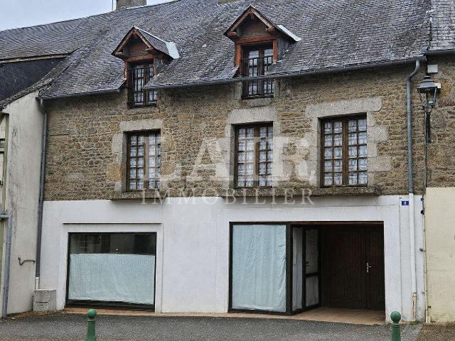 Immeuble 10 pièces Saint Pierre des Nids 53