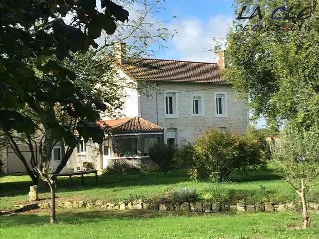 Immeuble 15 pièces Benet 85