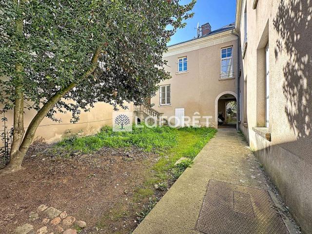 Immeuble 16 pièces Thouars 79