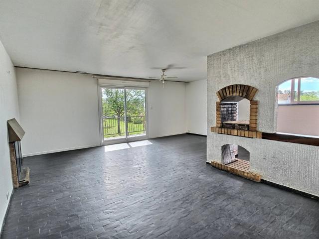 Immeuble 210 m2 3 lots Belle rentabilité Au coeur de Parentis en Born