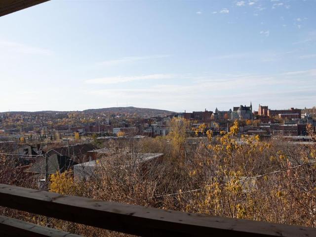Immeuble 221 233 King Est Grand 5 ½ à Louer – Cégep