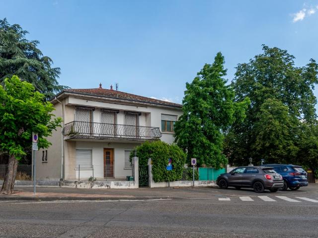 Immeuble 243 m² Roussillon 38