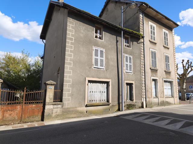 Immeuble de rapport à rénover Plein cœur de ville Renage
