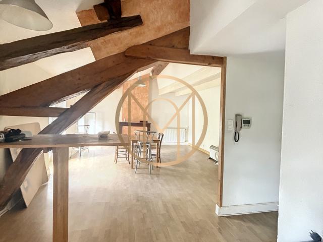 immeuble 258 m2 avec 1 local commercial et 2 appartements