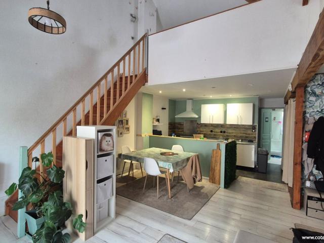 Immeuble 3 logements 200 m² 6 garages et terrasses 200m² Carpentras