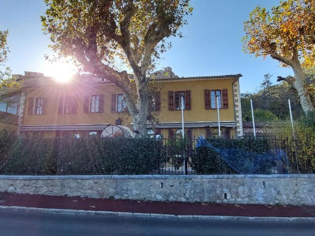 immeuble à BAR SUR LOUP 784m² Le Bar sur Loup