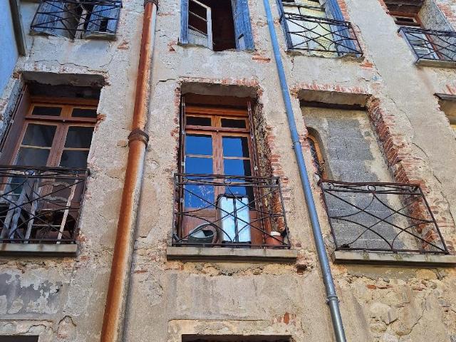 Immeuble à fort potentiel à rénover à Prades