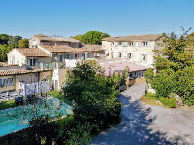 Immeuble à fort potentiel Emplacement premium à l'entrée d'U. 580m² Uzès