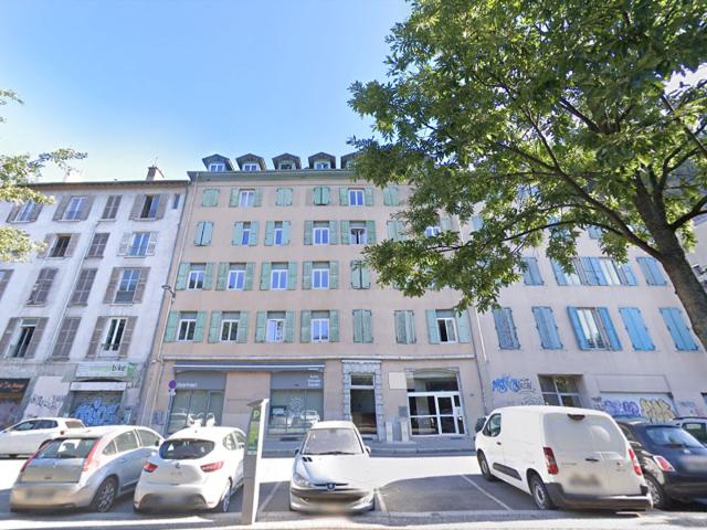 Immeuble à Grenoble en bord d'Isère 9 lots