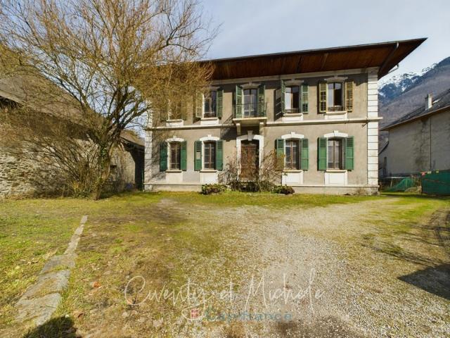 Maison bourgeoise de caractère à rénover à VAL D'ARC 73