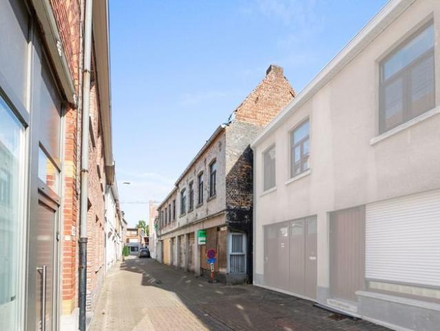 Immeuble à rénover au coeur de Maldegem