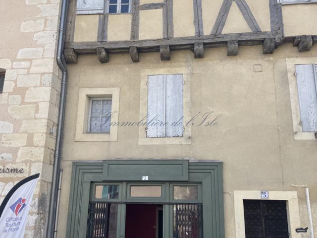 IMMEUBLE A RÉNOVER ENTIEREMENT