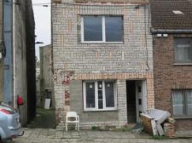 Immeuble à rénover et à achever valorisable en 3 logements