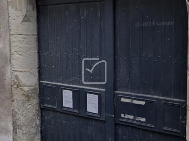 IMMEUBLE A RENOVER SUR 3 NIVEAUX COUR INTERIEUR