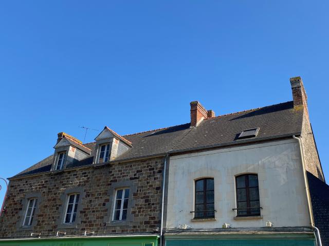 Immeuble à rénover Usage commercial Centre bourg de Châteauneuf d’Ille et Vilaine