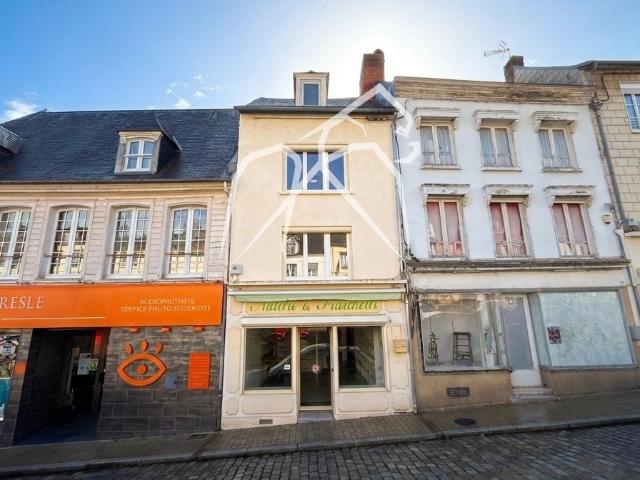 Immeuble à transformer — Aumale, place des Marchés