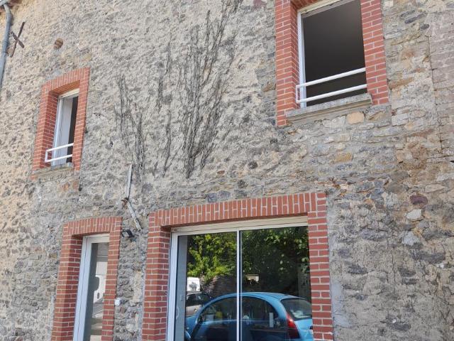 Immeuble à vendre à Assé le Bérenger 53600