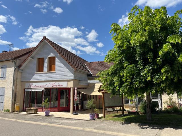 Immeuble à vendre à Cunfin 10360