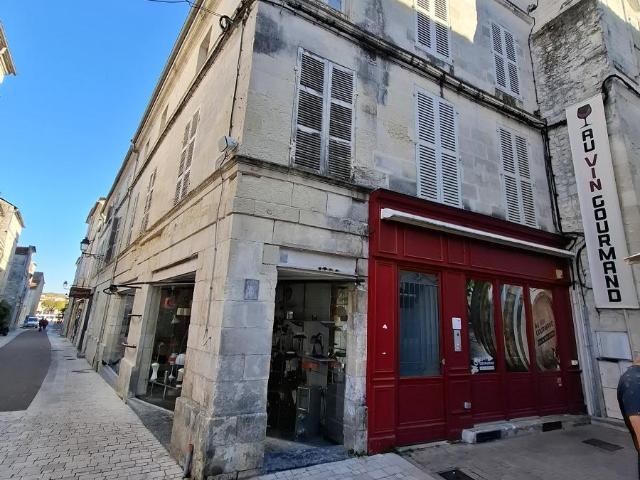 Immeuble à vendre à Saintes 17100