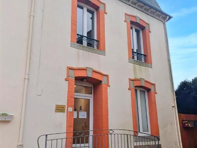 Immeuble à vendre à Uzel 22460