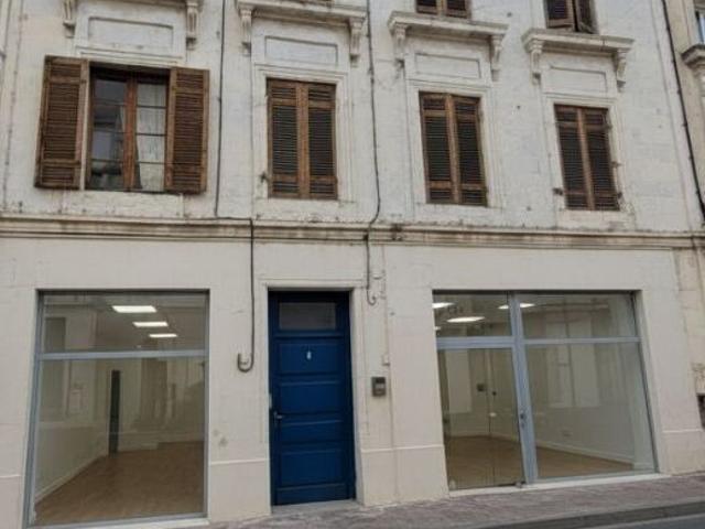 Immeuble à vendre au coeur de Montpon Ménestérol 6 pièces, 200 m2 Travaux à prévoir
