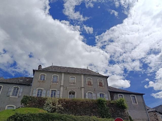 Immeuble à vendre dans l'ancienne mairie de Voutezac 310m² Voutezac