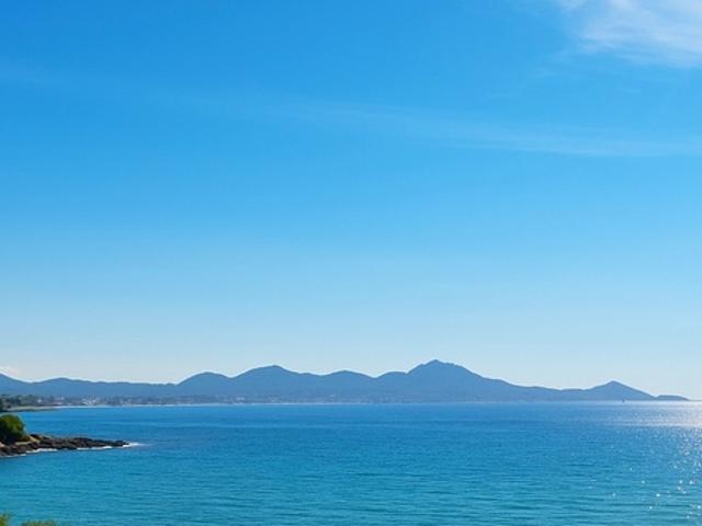 Immeuble à vendre entre LES ISSAMBRES et SAINTE MAXIME 83