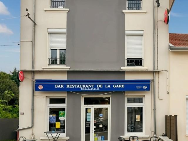 Immeuble à vendre SALAISE SUR SANNE 38 3 appartements et un local commercial
