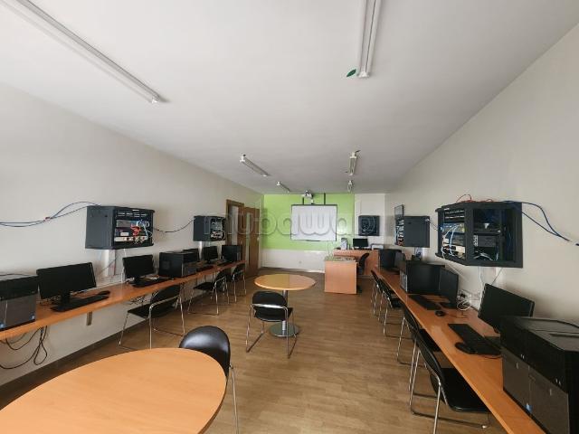 Immeuble autorisé école, R7