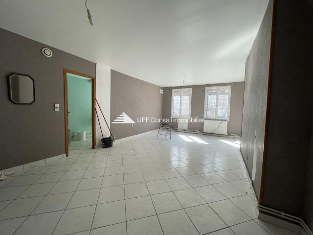 Immeuble avec ancien commerce 2 Appartements Terrain constructible