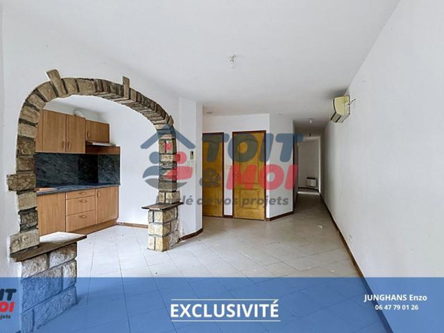 Immeuble avec appartement habitable et fort potentiel locati