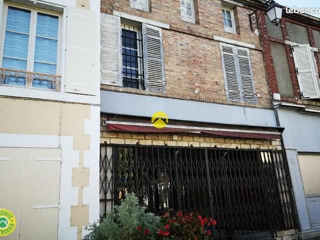 Immeuble avec boutique
