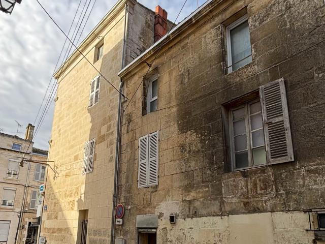 Immeuble avec commerce et logement