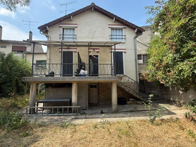 Immeuble avec deux appartements