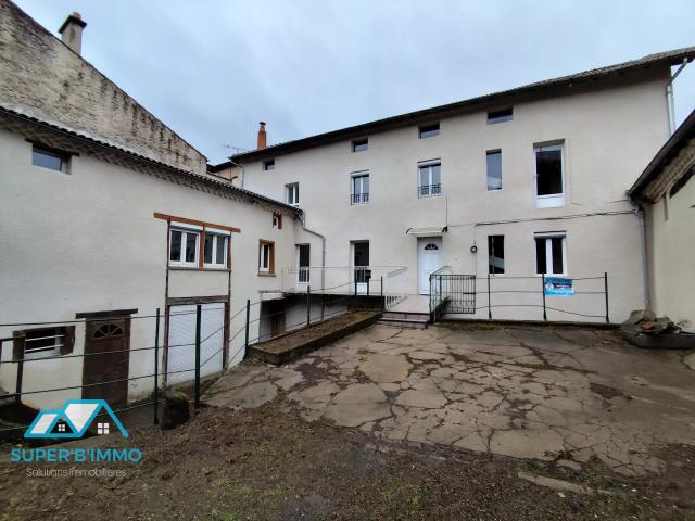immeuble avec local commercial et 6 logements renovés