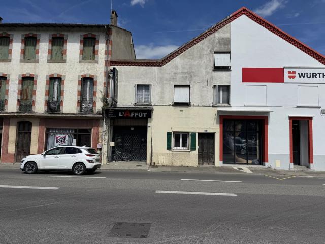 Immeuble avec local commercial et appartement
