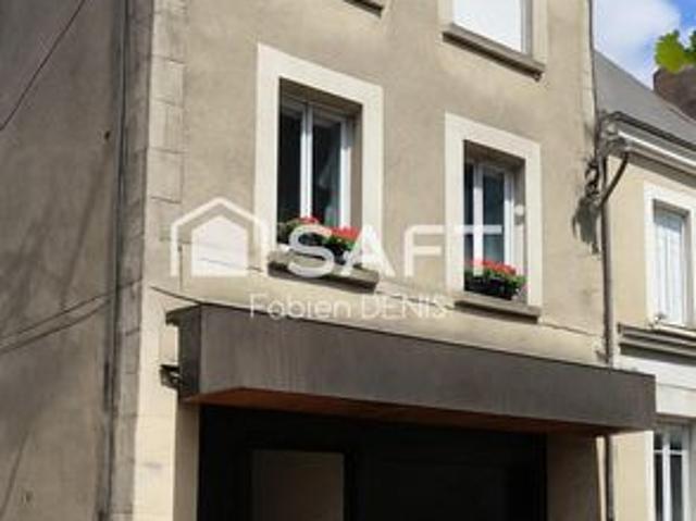 Immeuble avec local commercial et appartement – Centre ville de Contres