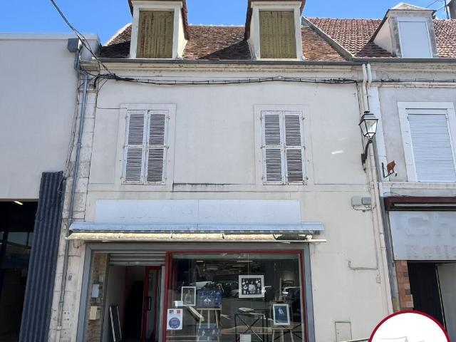 Immeuble avec local commercial et appartement Centre Ville