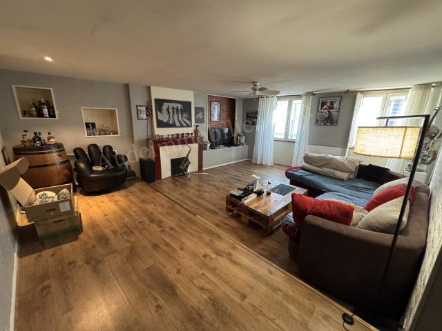 Immeuble avec local commercial et appartement à Limoux