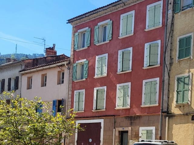 IMMEUBLE AVEC TERRASSES GARAGE ET DEPENDANCES
