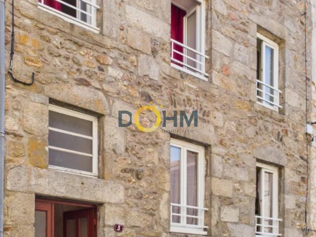 IMMEUBLE AVEC TROIS APPARTEMENTS EN CENTRE BOURG