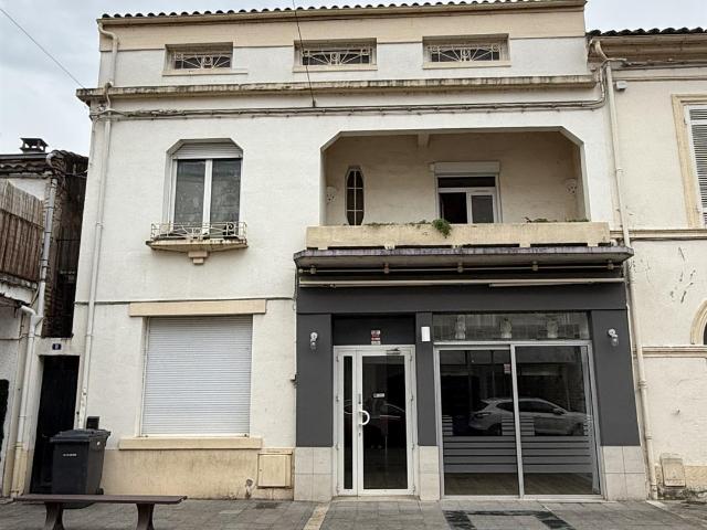 Immeuble avec un appartement T3. 180m² Tonneins